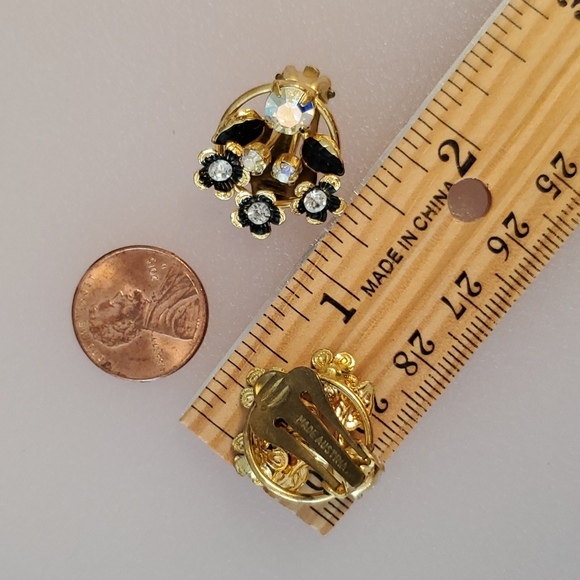 AUSTRIA  Vintage goldtone clip on earrings clear rhinestones floral  design - Picture 3 of 5